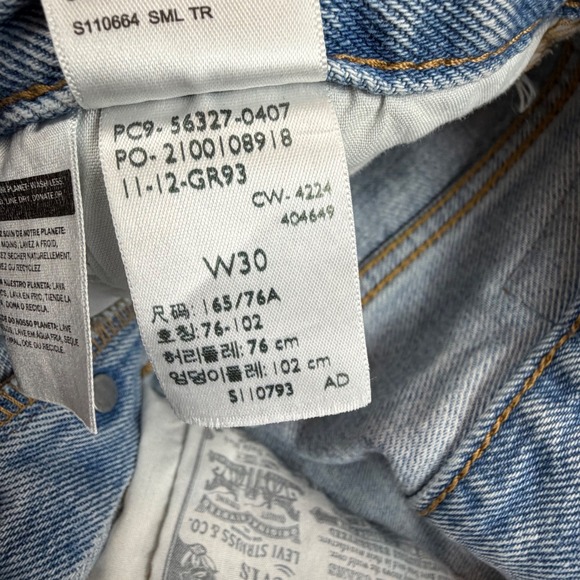 Levi's Women's 501 Denim Shorts Distressed Frayed Hem Light Wash W30 Button Fly - Picture 3 of 9